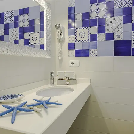 Le Gemelle Boutique 3* Torre Suda